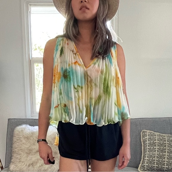 Milau Brand LF Stores Chiffon Accordion Top Summer - Picture 6 of 6